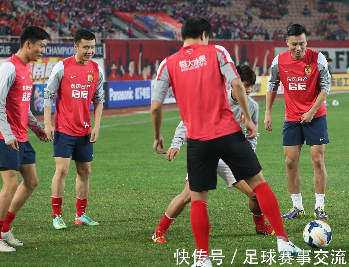 拜仁快速传球移动致对手防线瓦解