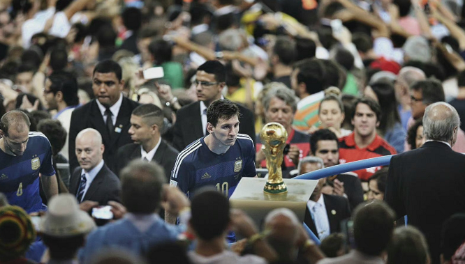 巴萨的丢球方式总是千篇一律…前锋速度也不用特别快，克纳夫这次只有32km／h