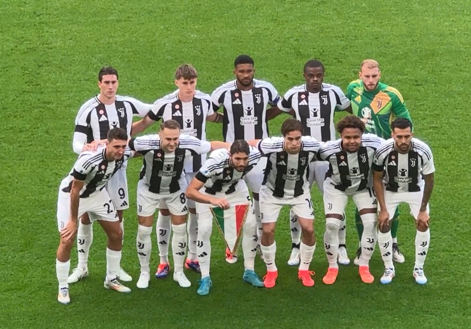 青岛西海岸总经理：郑智确实是球队新任主帅候选人之一