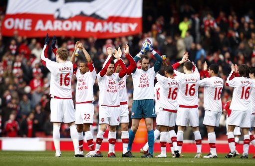 记者：曼城愿意冬窗外租18岁前锋桑加雷，安德莱赫特等队有意