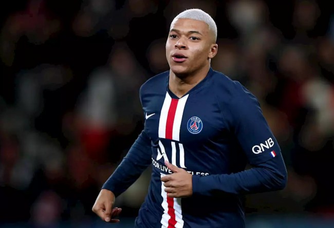 内蒙古多地滑雪场“开板”迎客，冬季旅游迅速升温