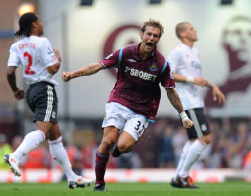 黄希扬：冲超后一直处于兴奋激动状态，身体允许的话会继续踢