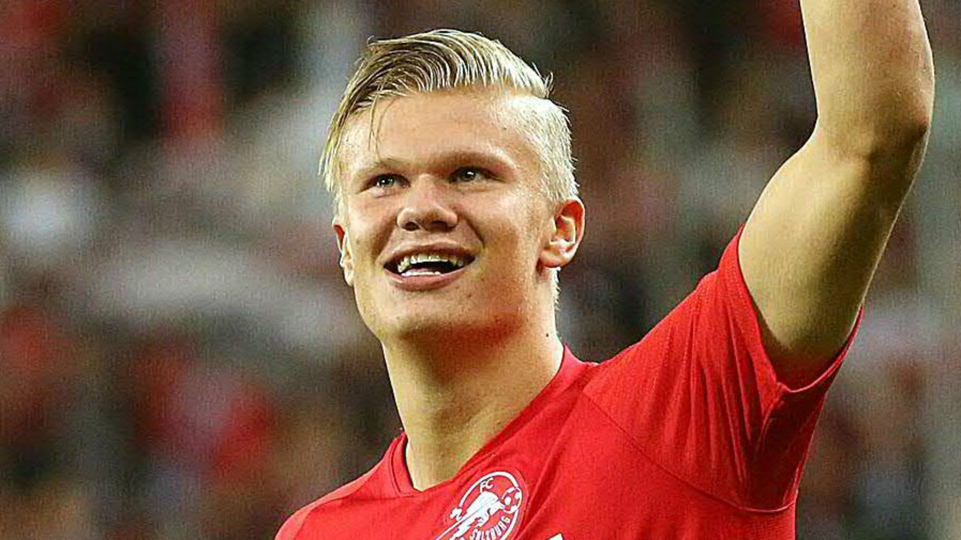 前锋关键时刻破门，球队士气高涨